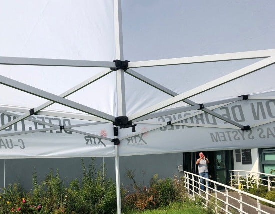 Exemple de structure de tente d'exposition flag minute