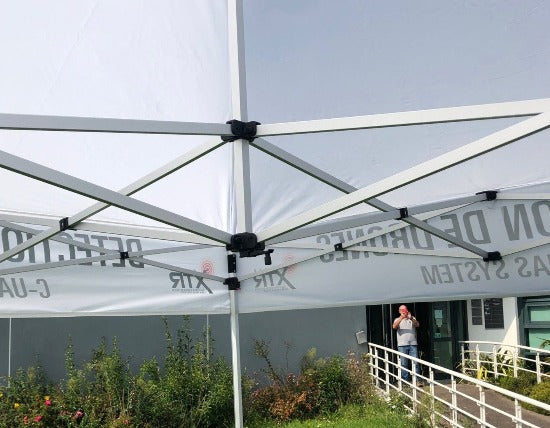 Exemple de structure de tente d'exposition flag minute