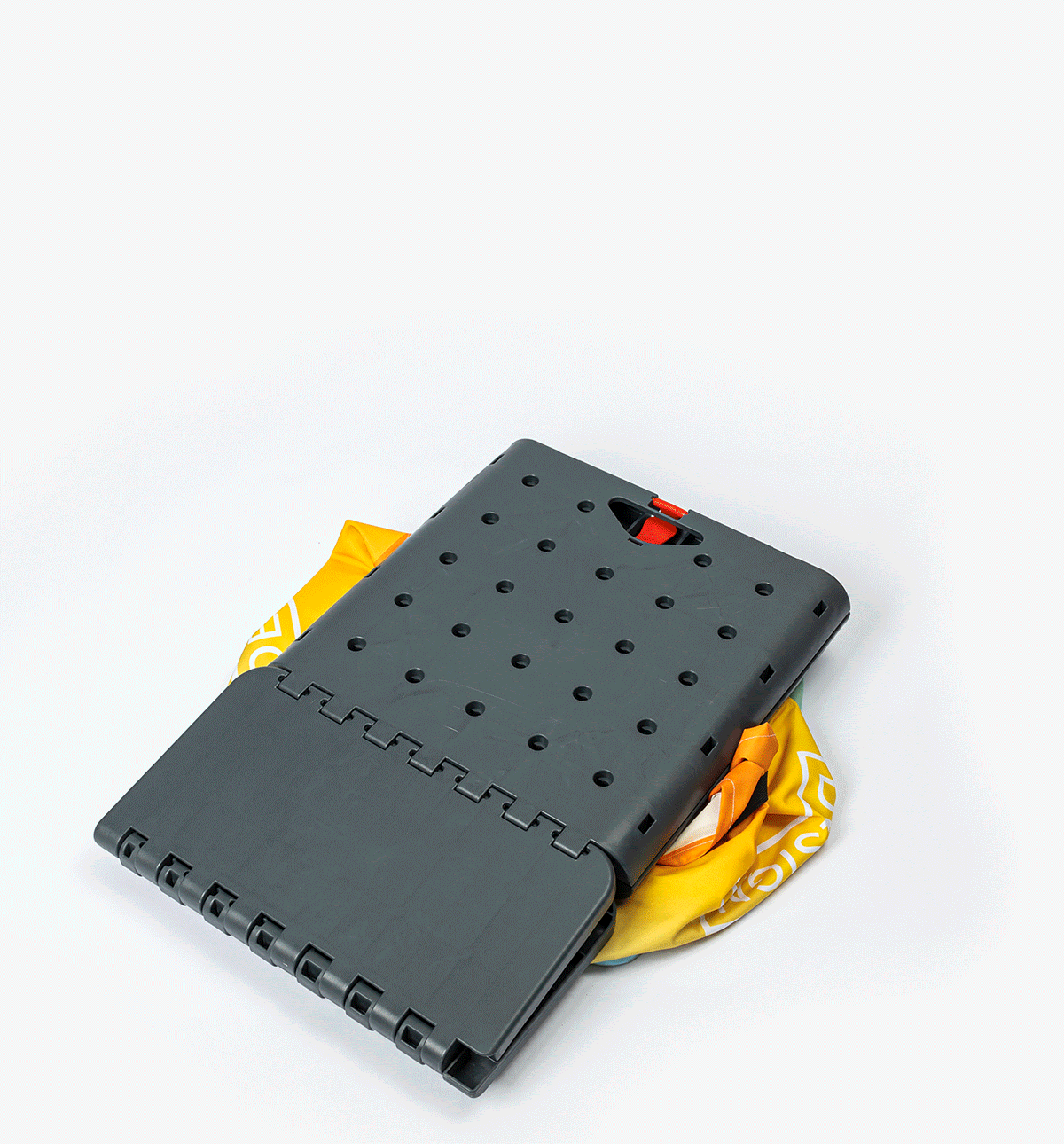 Animation gif du montage facile d'un cube publicitaire. Structure PVC et toile imprimée.