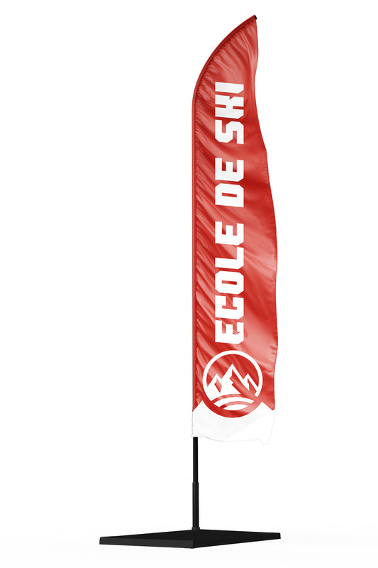 Drapeau publicitaire avec une inscription école de ski blanche sur fond rouge avec un logo de montagne