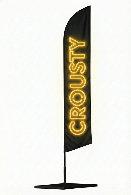 Drapeau crousty avec une voile noir et une écriture jaune effet néon