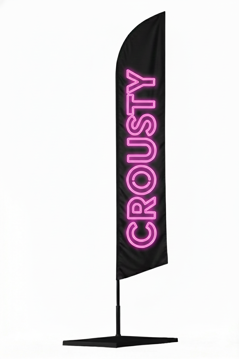 Drapeau crousty avec une voile noir et une écriture rose effet néon