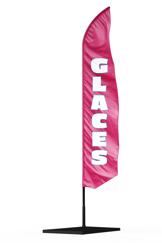 drapeau publicitaire oriflamme rose avec une écriture blanche bold. socle en fonte et mat résistant. 