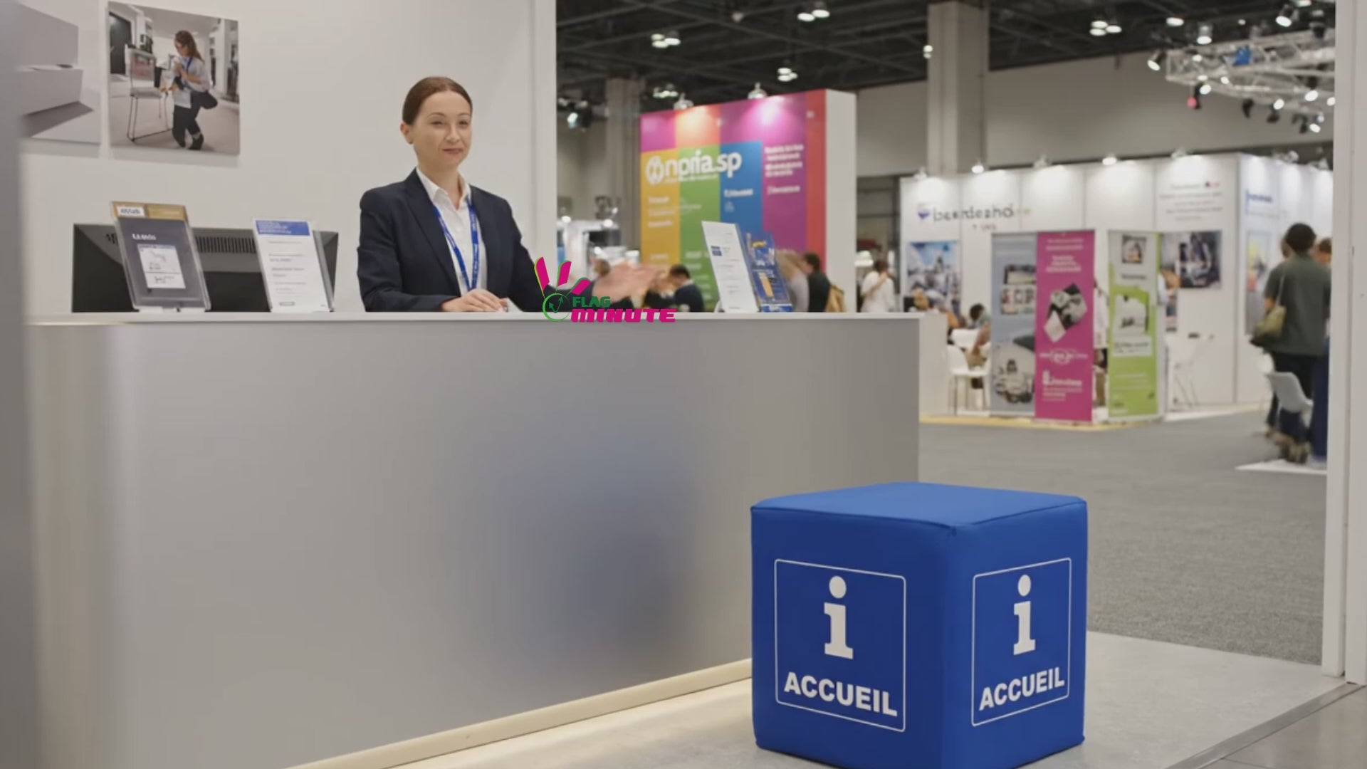 vidéo du cube publicitaire Accueil Flag Minute