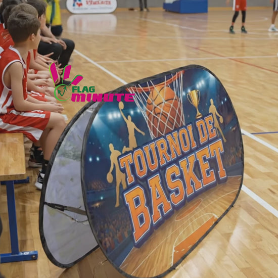 Présentation du golf banner tournoi de basket en situation lors d'un match de basket