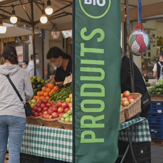 vidéo du drapeau produits bio disponible chez Flag minute avec une voile verte et de larges écritures visibles de loin