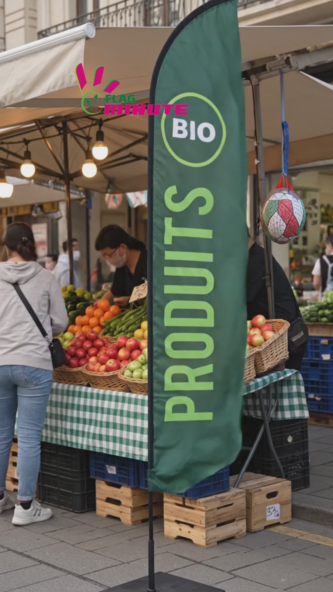 vidéo du drapeau produits bio disponible chez Flag minute avec une voile verte et de larges écritures visibles de loin
