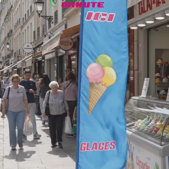 Vidéo du drapeau glaces ici avec une voile bleue , une écriture large et un dessin de glaces