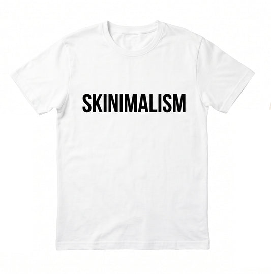 t-shirt blanc avec une inscription large en majuscule noir Skinmalism