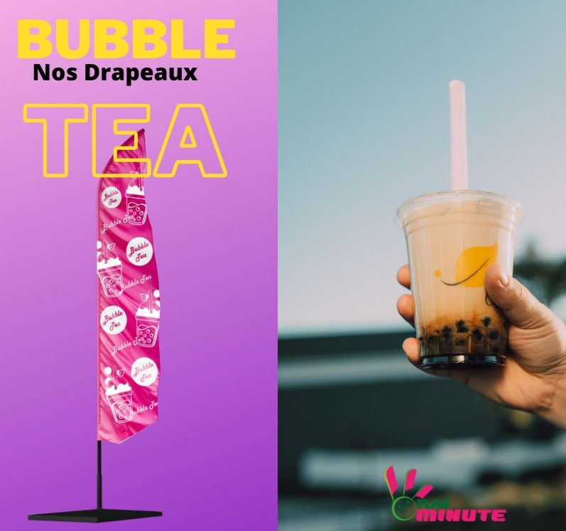 image du drapeau publicitaire bubble tea sur fond rose à coté d'une main qui tient un gobelet de bubble tea